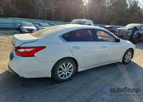 2017 Nissan Altima 2.5 z USA, uszkodzony, nr VIN 1N4AL3AP9HC132666
